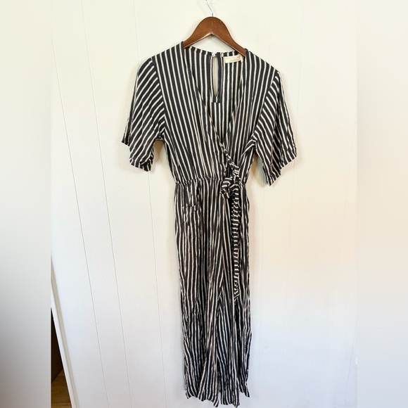 Beachgold Anthropologie lillia stripe faux wrap jumpsuit short sleeve size SP - Picture 4 of 8